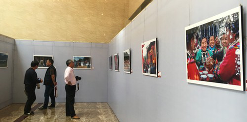 文藝創(chuàng)作助力武陵山區(qū)扶貧事業(yè) 精品展與學術研討系列活動紀實